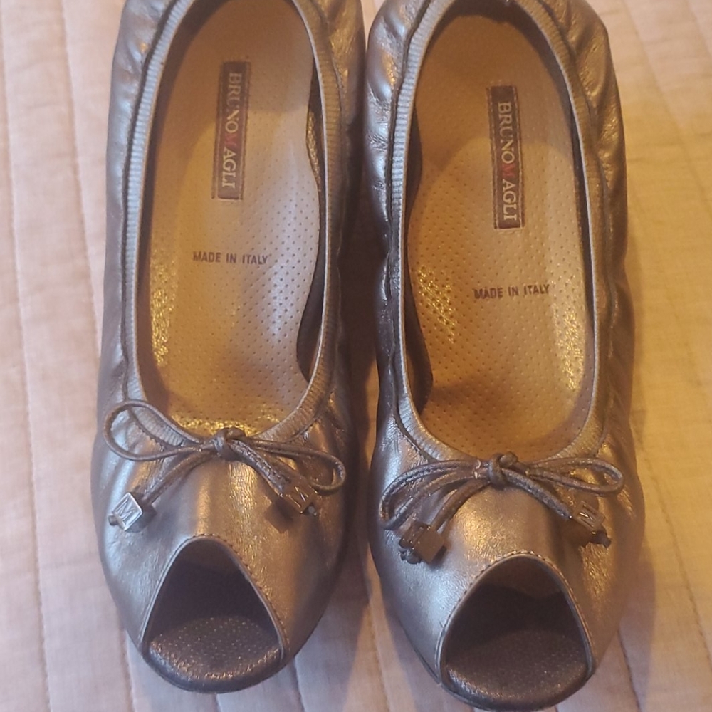 Bruno magli peep toe pump wedge